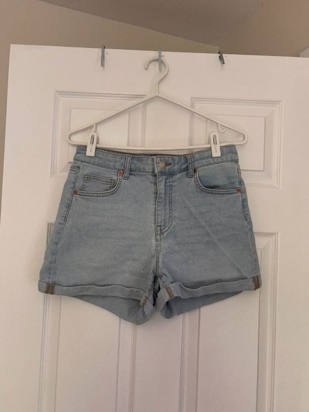 Light Wash High-Waisted Denim Shorts – Rolled Hem Jean Shorts (Size 10)
